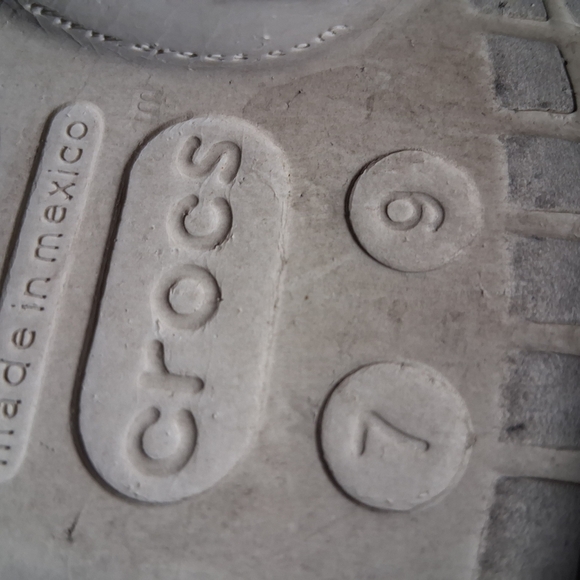 CROCS White Sandals with Versatile Heel Strap - Picture 6 of 6